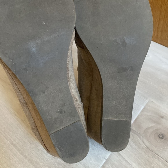 MADDEN GIRL • “Dukkee” Faux Suede Lace Up Wedge Ankle Boots - Size 8.5 - Picture 10 of 16